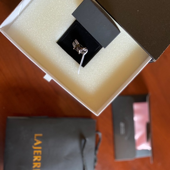 Engagement ring - Picture 4 of 5